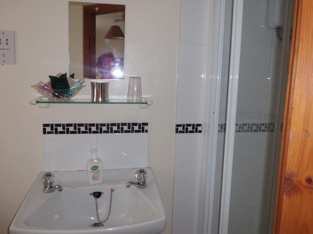 The Elms Bed & Breakfast East Harling Room photo